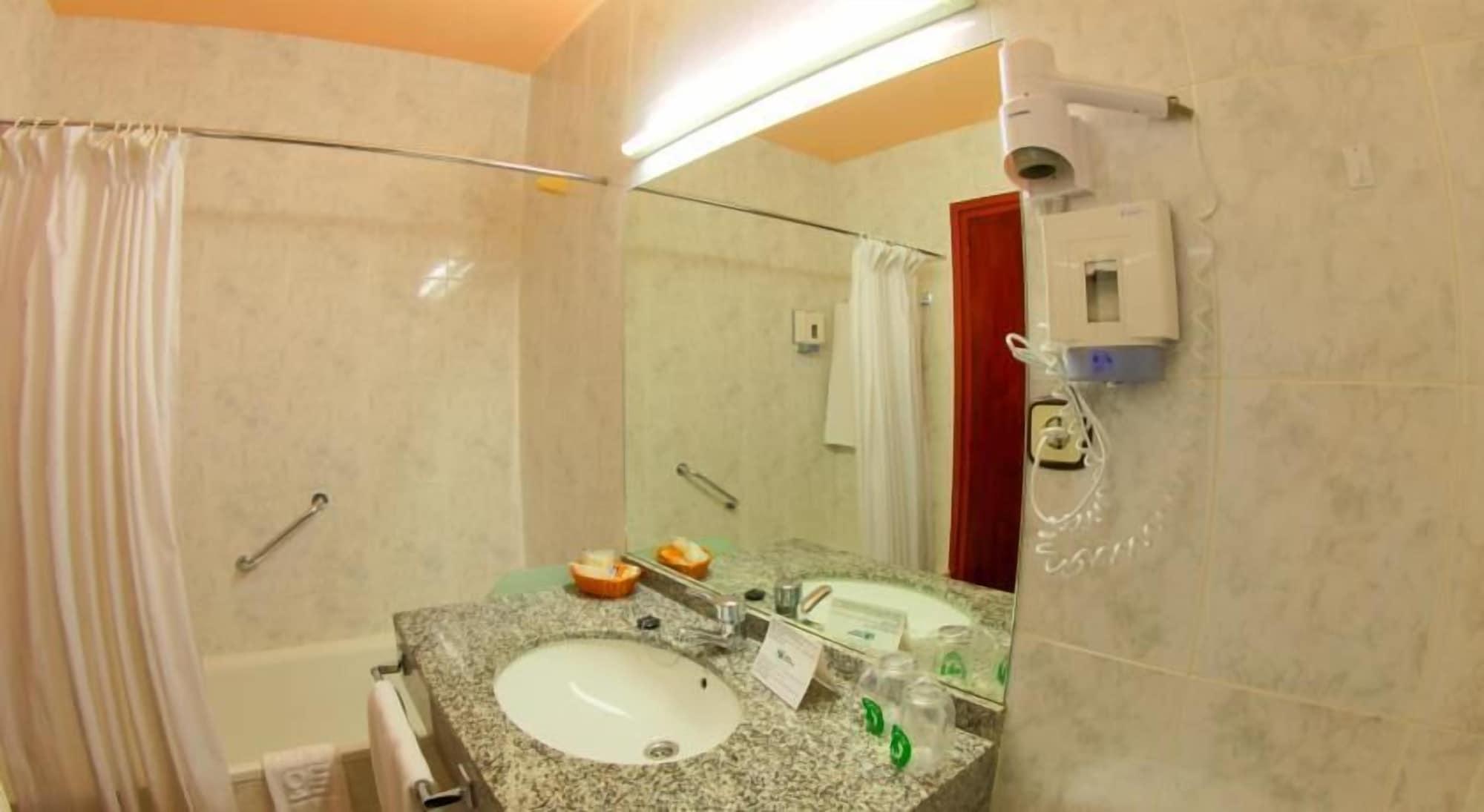 Hotel Univers เอิงคาม ภายนอก รูปภาพ