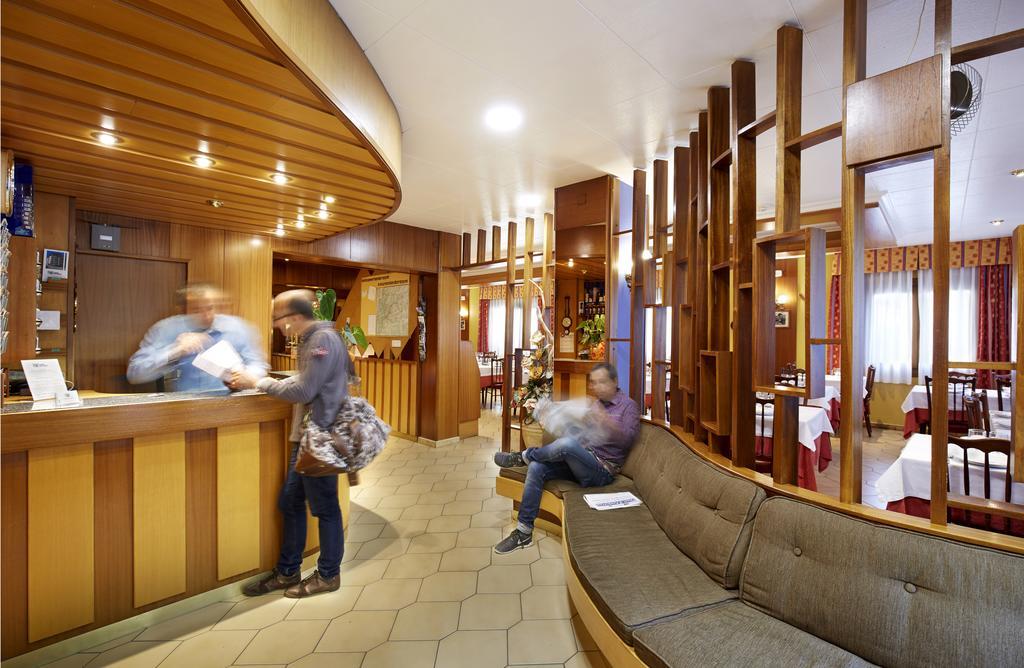 Hotel Univers เอิงคาม ภายนอก รูปภาพ